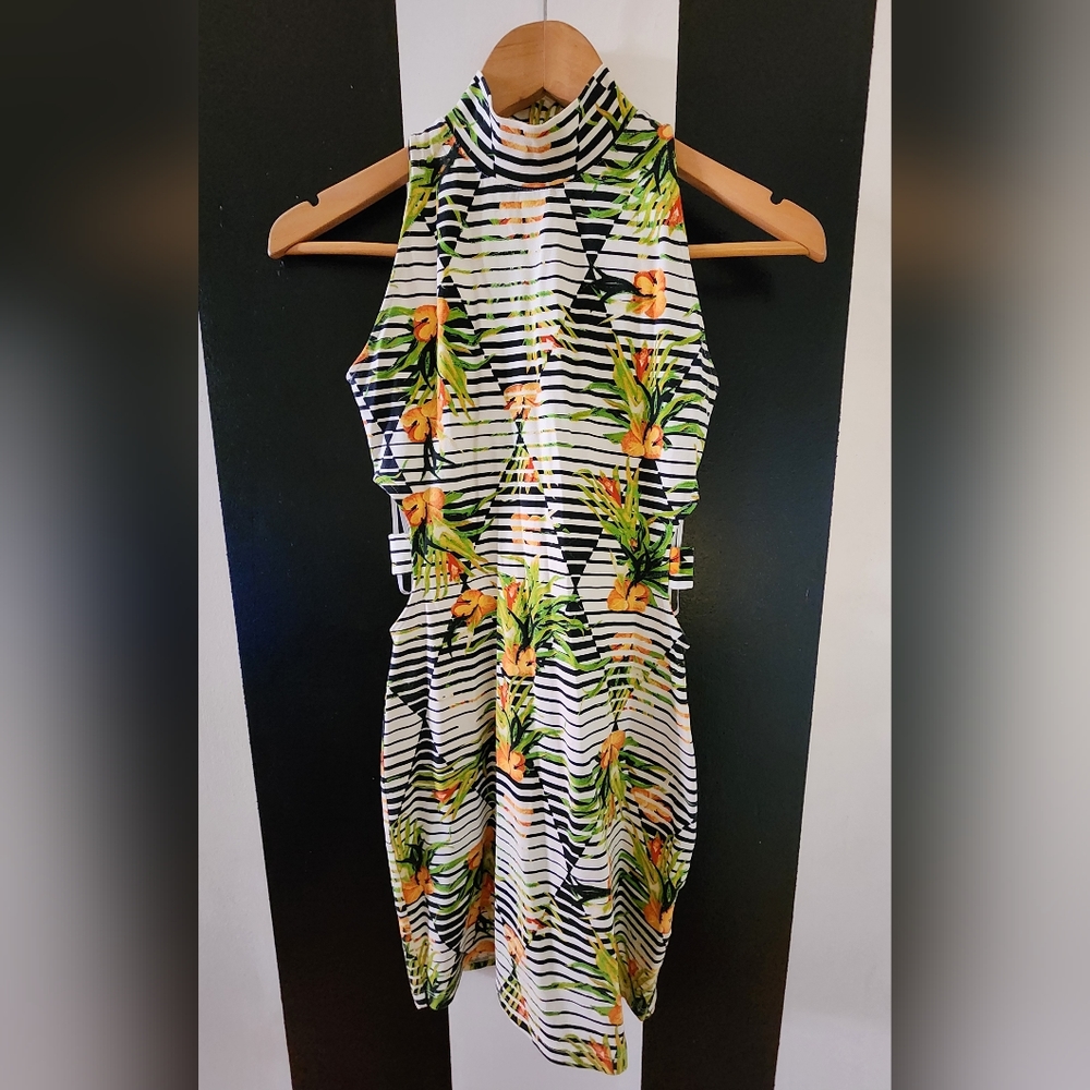 Guess. Summer dress. Body fit. W/sexy accents on the side. Stretchy. Size small.